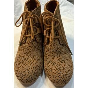 Toms Tan Black Faux Suede Ortholite Mini Cheetah Wedge Lace Up Shoes size 9